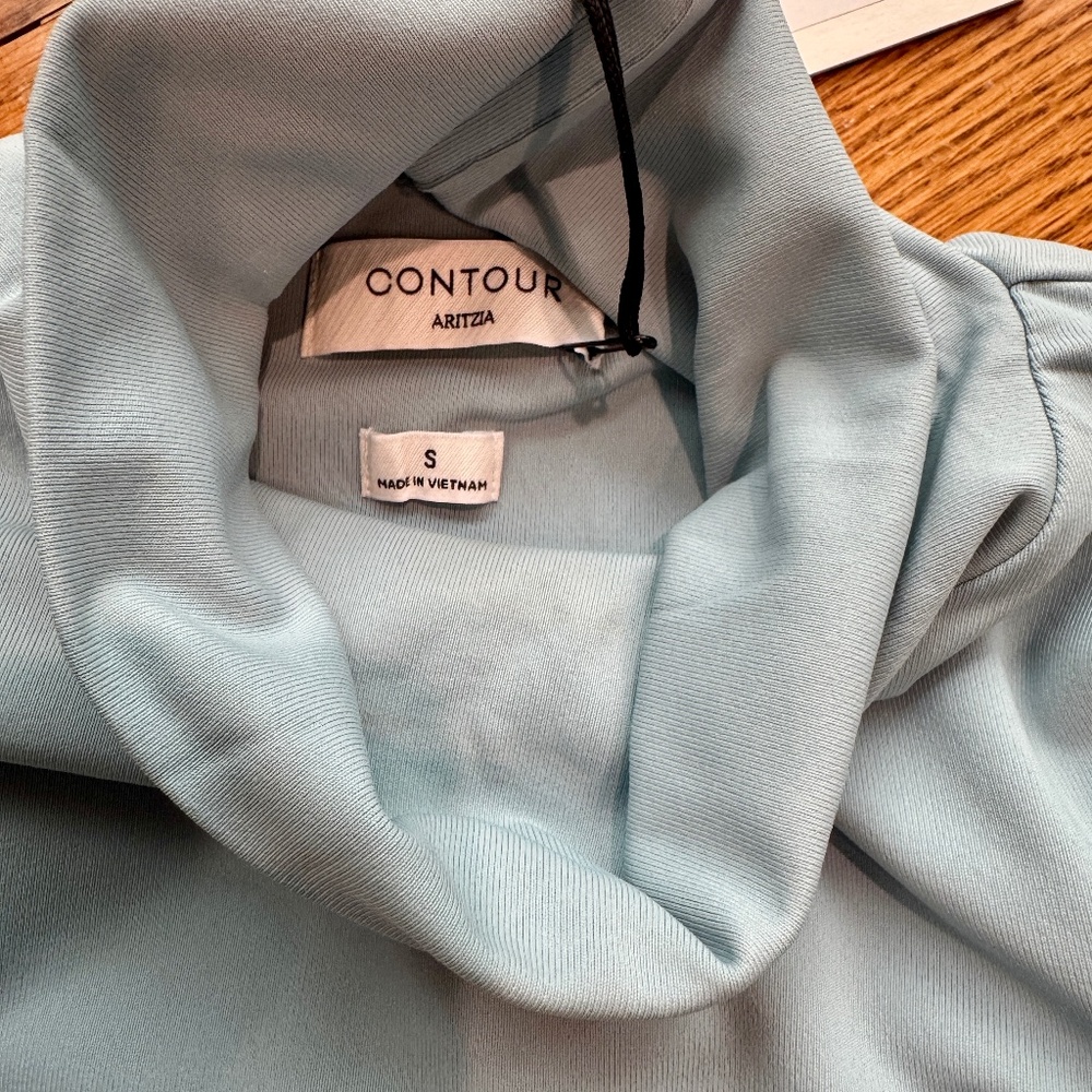 Aritzia Contour turtle neck celestial blue size small